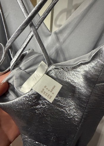 H&M gümüş rengi Askılı V Yaka Uzun abiye - Görsel 8