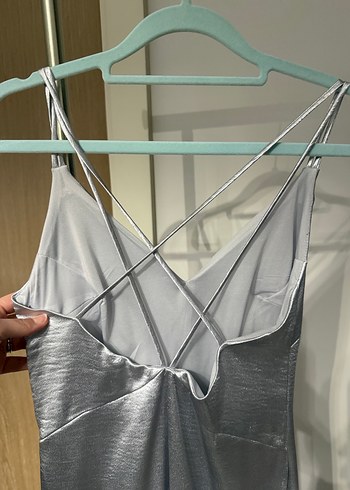 H&M gümüş rengi Askılı V Yaka Uzun abiye - Görsel 4