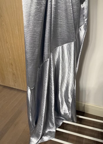 H&M gümüş rengi Askılı V Yaka Uzun abiye - Görsel 6