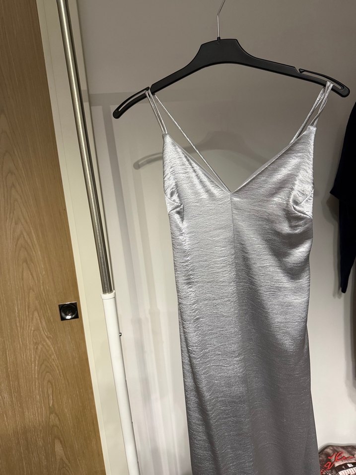 H&M gümüş rengi Askılı V Yaka Uzun abiye - Görsel 2