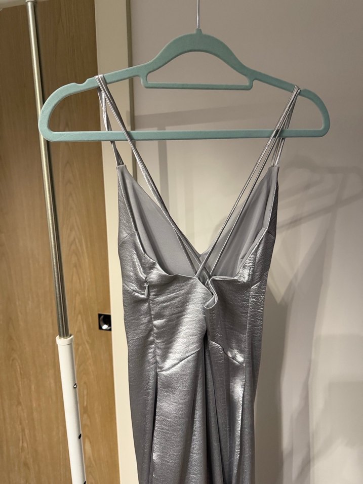 H&M gümüş rengi Askılı V Yaka Uzun abiye - Görsel 3