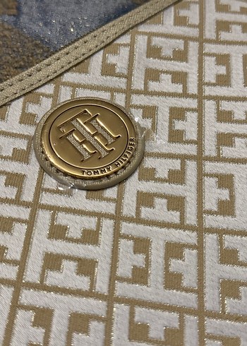 Tommy Hilfiger Altın Rengi Kadın Çapraz Çanta - Görsel 9