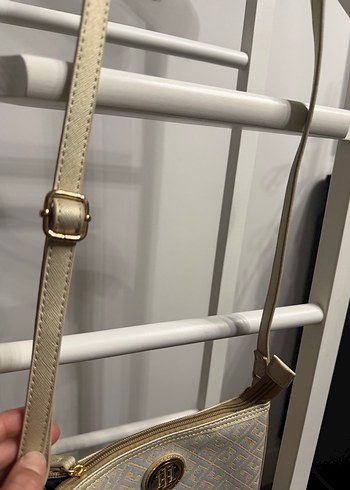 Tommy Hilfiger Altın Rengi Kadın Çapraz Çanta - Görsel 2