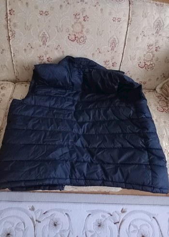 Siyah Kapitone Yelek, Yüksek Yakalı, Fermuarlı - Görsel 2