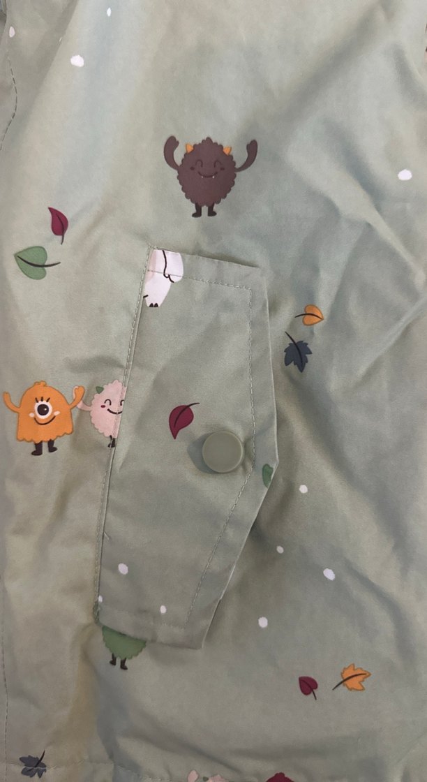 Gri Nakışlı Erkek Çocuk Yağmurluk - Görsel 3