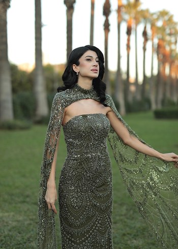 Uzun Drapeli Straplez Nakışlı Kadın Abiye - Görsel 3