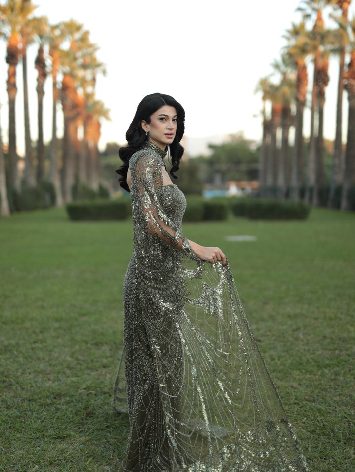 Uzun Drapeli Straplez Nakışlı Kadın Abiye - Görsel 4