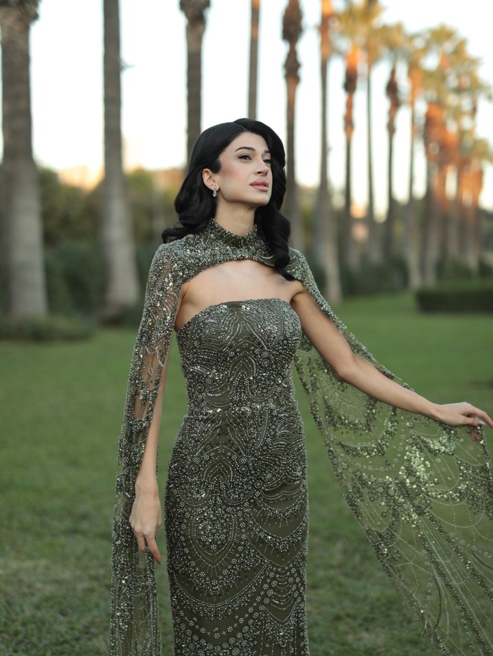 Uzun Drapeli Straplez Nakışlı Kadın Abiye - Görsel 3