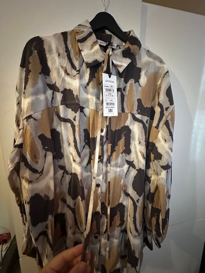 Düğmeli, uzun kollu, bol kesim kahverengi gömlek - Görsel 4