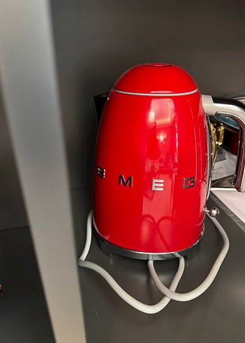 Kırmızı SMEG Su Isıtıcısı