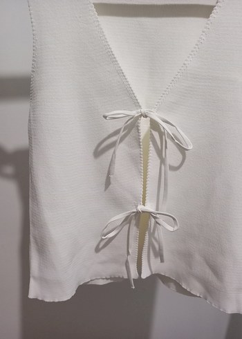 Beyaz V Yaka Kolsuz Kadın Yelek - Görsel 2