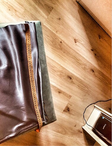 Tek kollu, tek omuz açık ipek saten bluz - Görsel 6