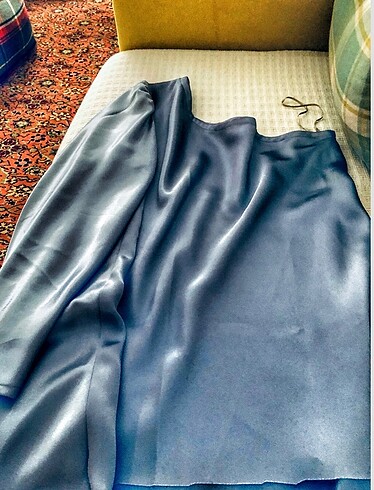 Tek kollu, tek omuz açık ipek saten bluz - Görsel 5