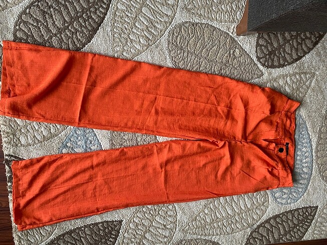 Diğer turuncu ve yesil yazlık tiril pantolonlar