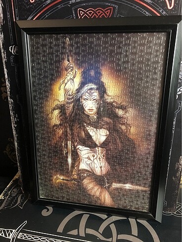 Luis royo siyah çerçeveli Puzzle tablo - Görsel 4