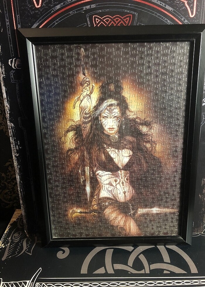 Luis royo siyah çerçeveli Puzzle tablo - Görsel 2