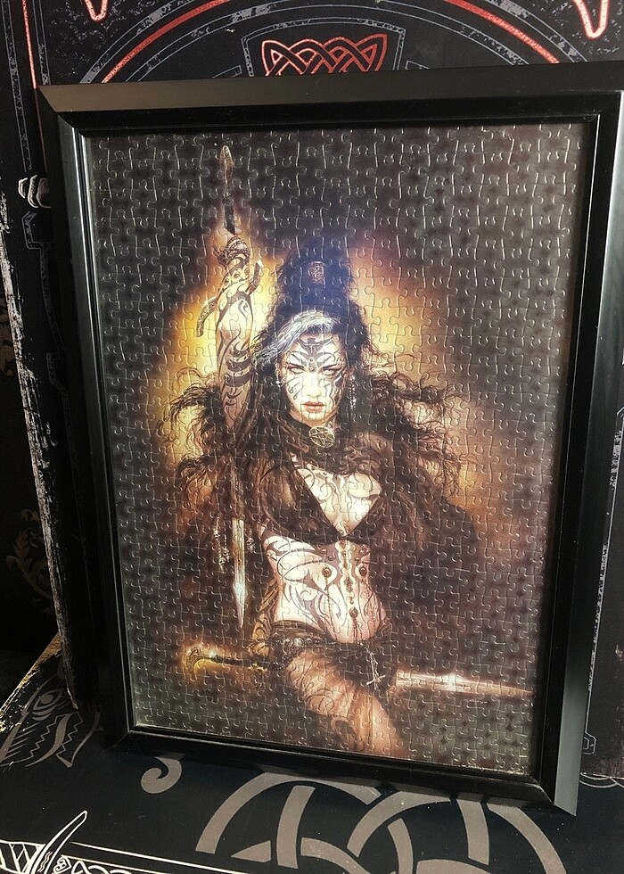 Luis royo siyah çerçeveli Puzzle tablo - Görsel 3