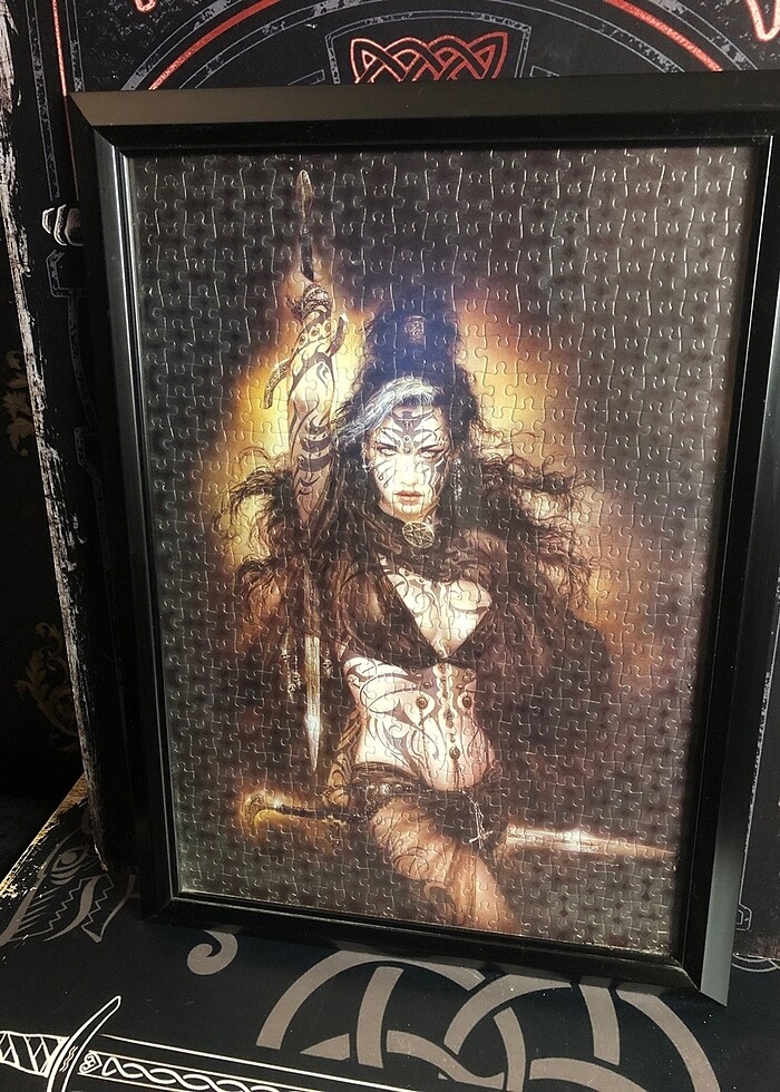 Luis royo siyah çerçeveli Puzzle tablo - Görsel 4