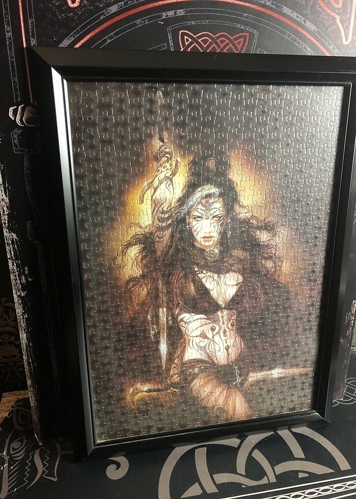 Luis royo siyah çerçeveli Puzzle tablo - Görsel 5