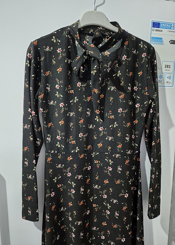 Zara Düğmeli Siyah Çiçek Desenli Uzun Kollu Elbise