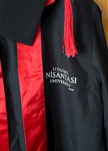 Nişantaşı ünüversitesi cübbeli - Görsel 2