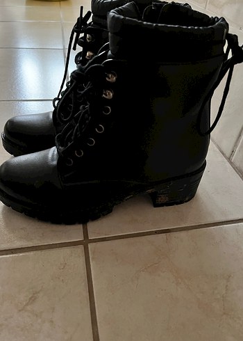 Siyah Deri Gotik Yüksek Topuklu Tokalı Bot - Görsel 2