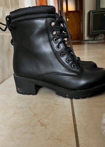 Siyah Deri Gotik Yüksek Topuklu Tokalı Bot - Görsel 3