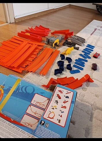 universal Beden kırmızı Renk Hot Wheels Yüksek Atlayış Yarış Seti