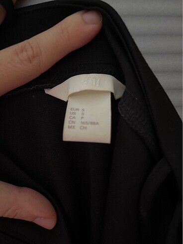 H&M Omuz detaylı günlük elbise