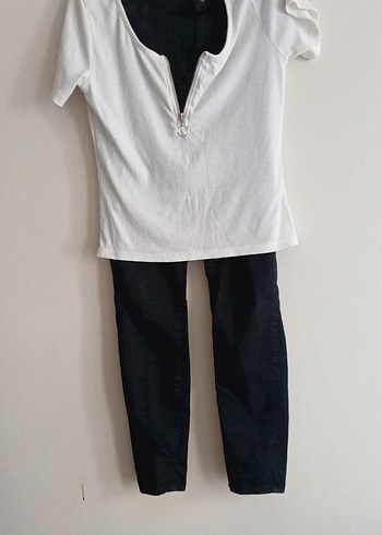 Beyaz Tişörtü kot pantolon - Görsel 2