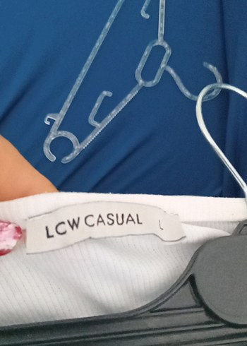 Beyaz Tişörtü kot pantolon - Görsel 8