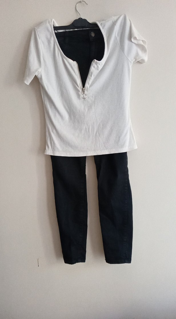 Beyaz Tişörtü kot pantolon - Görsel 2