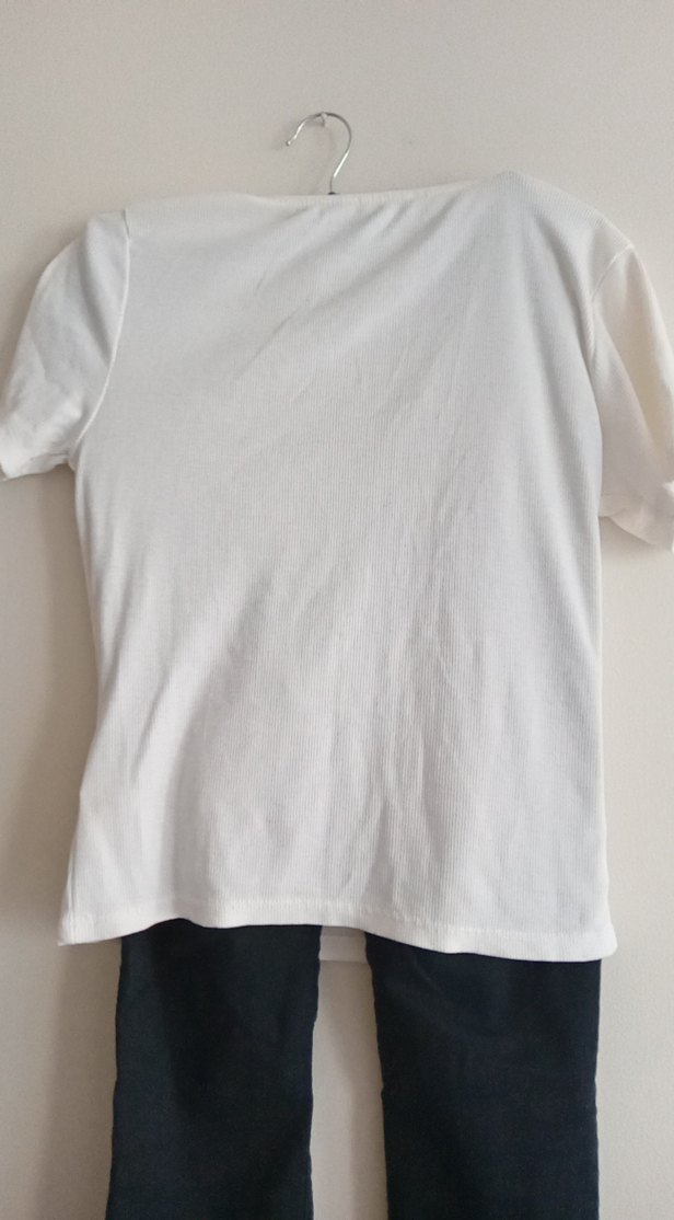 Beyaz Tişörtü kot pantolon - Görsel 4