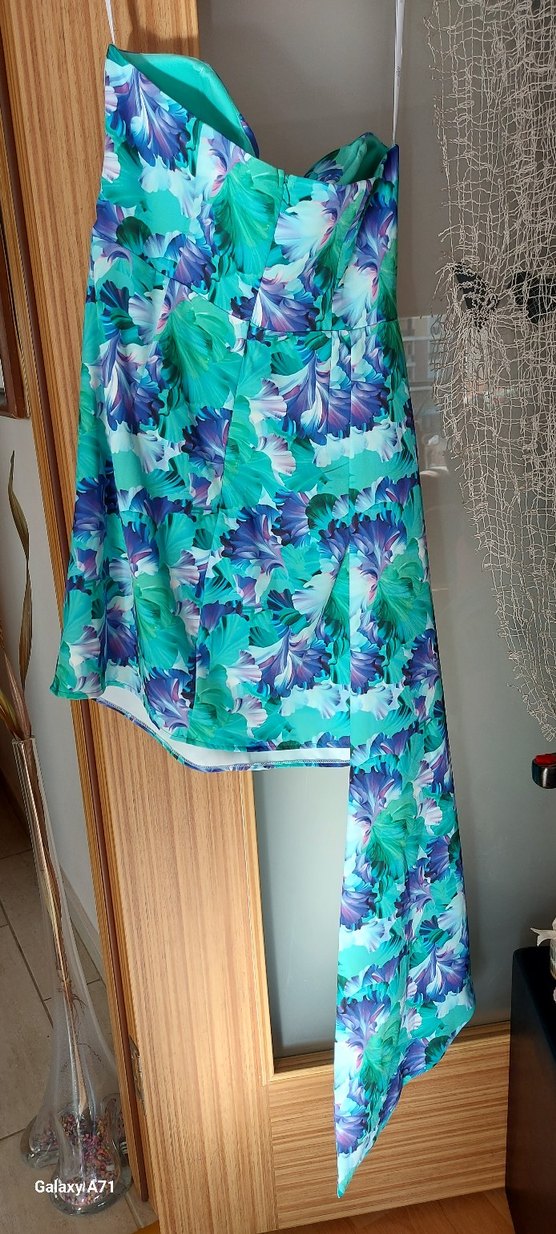 Oleg Cassini straplez abiye - Görsel 2