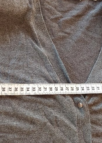 Gri V Yaka Düğmeli Kadın Hırka - Görsel 4