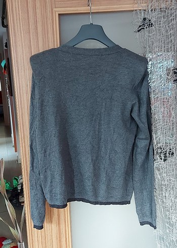 Gri V Yaka Düğmeli Kadın Hırka - Görsel 2