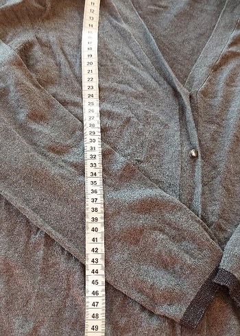 Gri V Yaka Düğmeli Kadın Hırka - Görsel 3