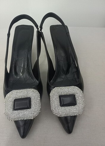 Taşlı stiletto