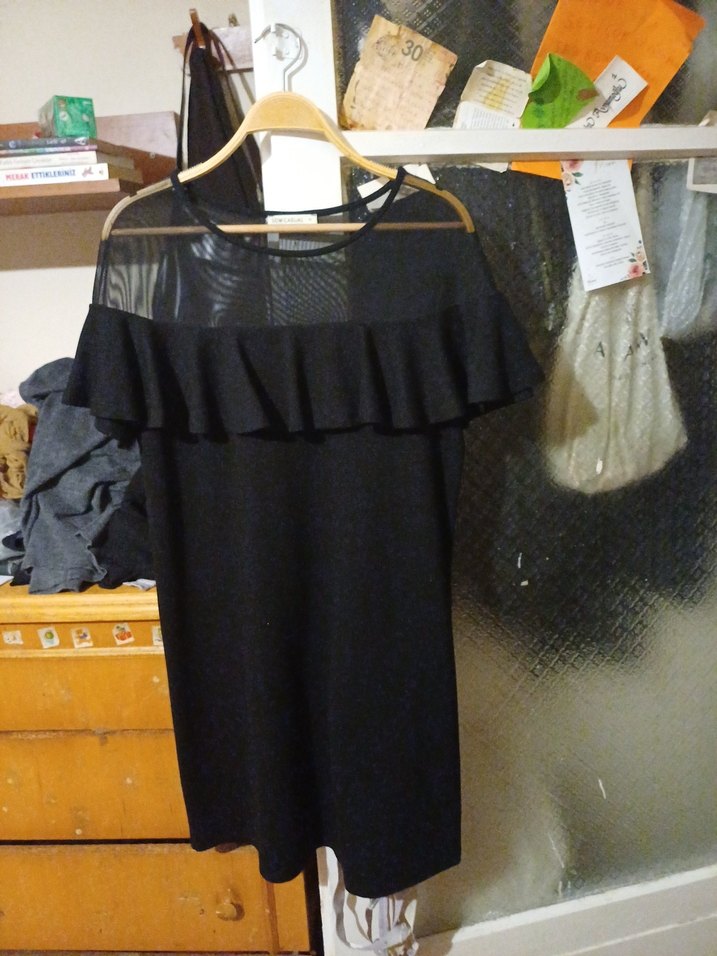 Siyah Fırfırlı Midi Elbise - Görsel 2