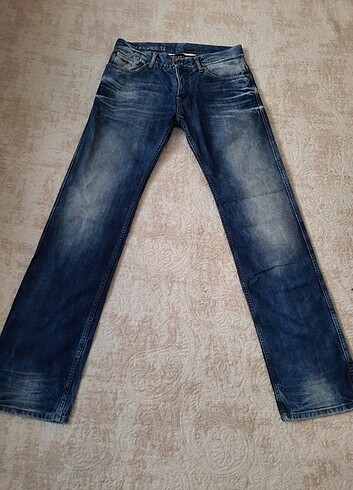 TOMMY HILFIGER DENİM KOT ORJİNAL 32/34 BEDEN AYRINTILI BİLGİLERİ