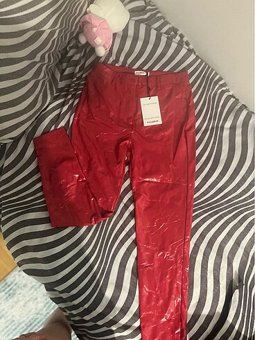 Etiketli Pull And Bear Pantolon