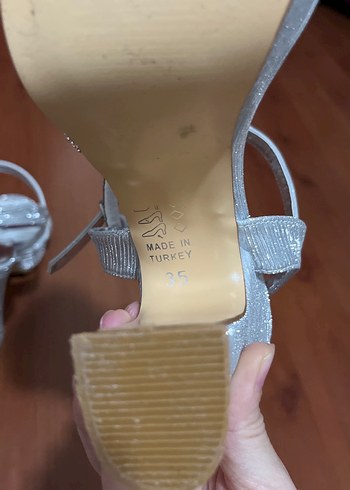 35 Beden gri Renk Gümüş simli abiye ayakkabısı