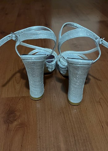 35 Beden Gümüş simli abiye ayakkabısı