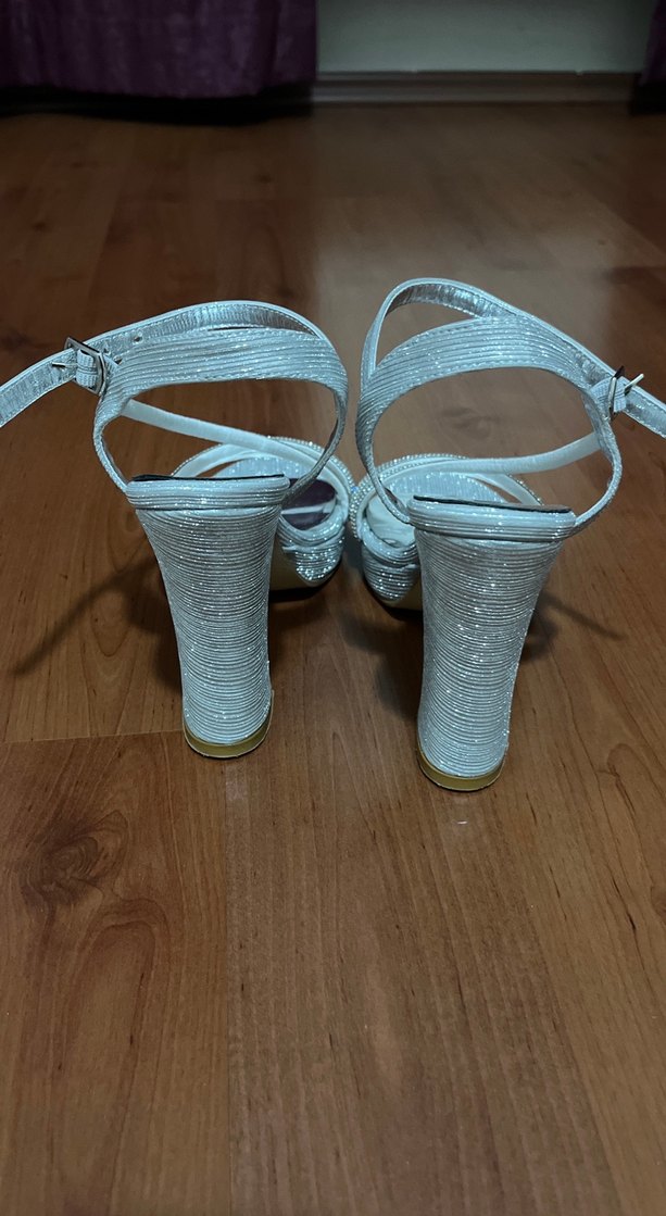 Gümüş simli abiye ayakkabısı - Görsel 3