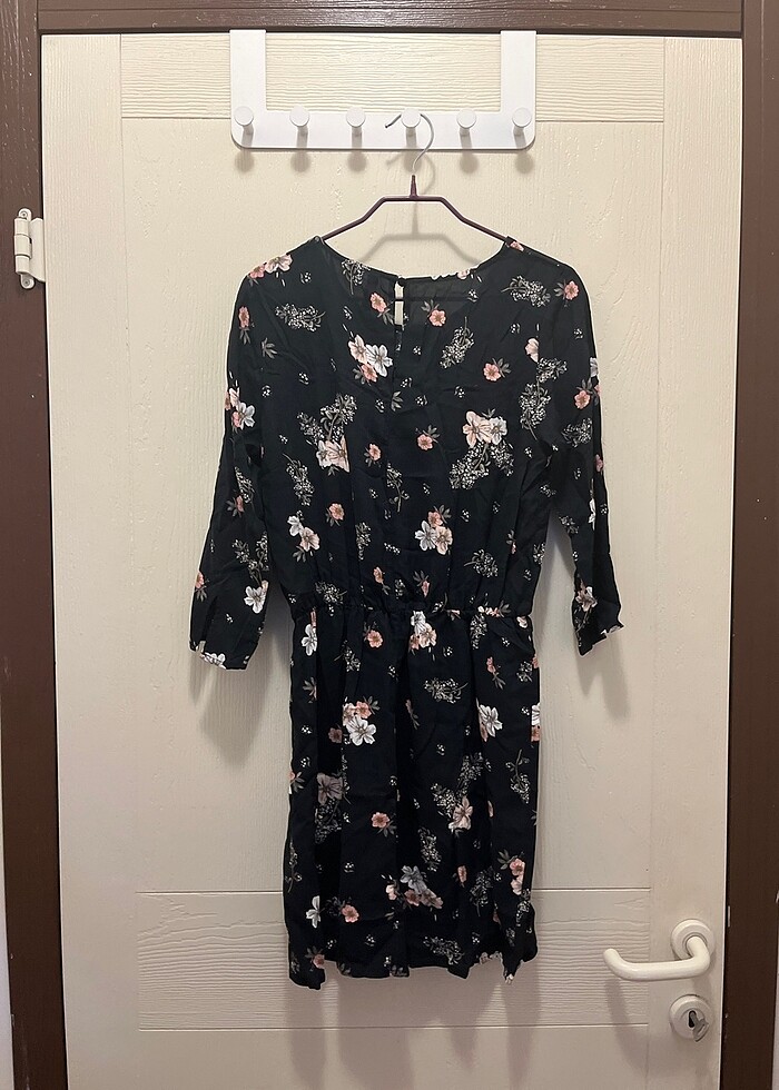 Siyah çiçekli elbise - Görsel 2