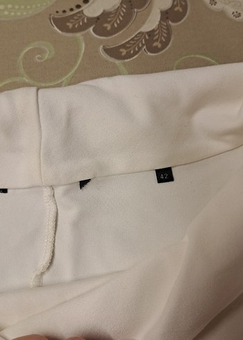 Beyaz kalın penye açık boğazlı yarım kol üst - Görsel 2