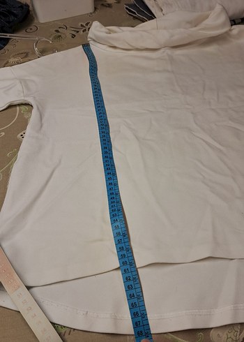 Beyaz kalın penye açık boğazlı yarım kol üst - Görsel 4