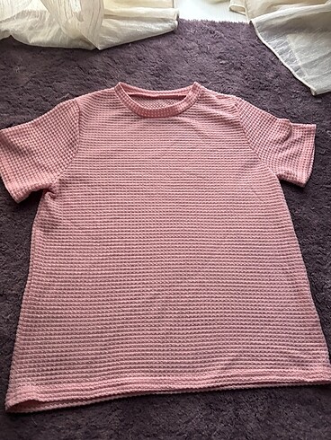 Pembe tişört