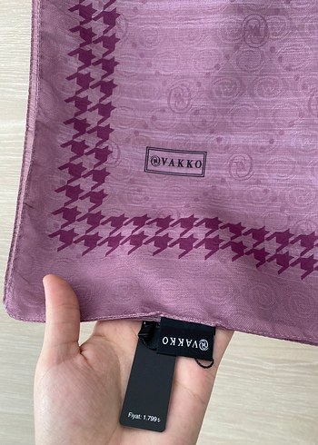 Beden Vakko monogram şal