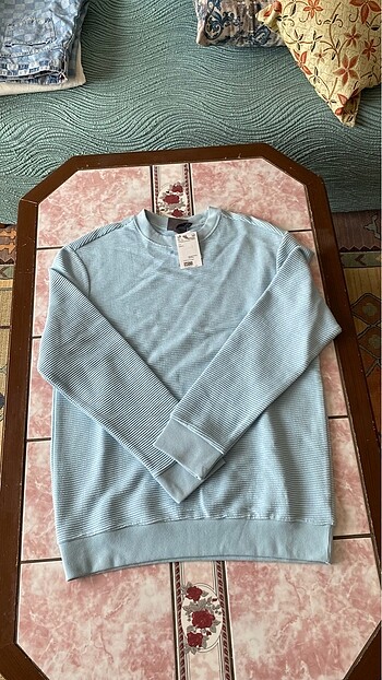 H&M sweatshirt